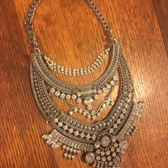 Beautiful Bib Statement Necklace! - Picture 5 of 8